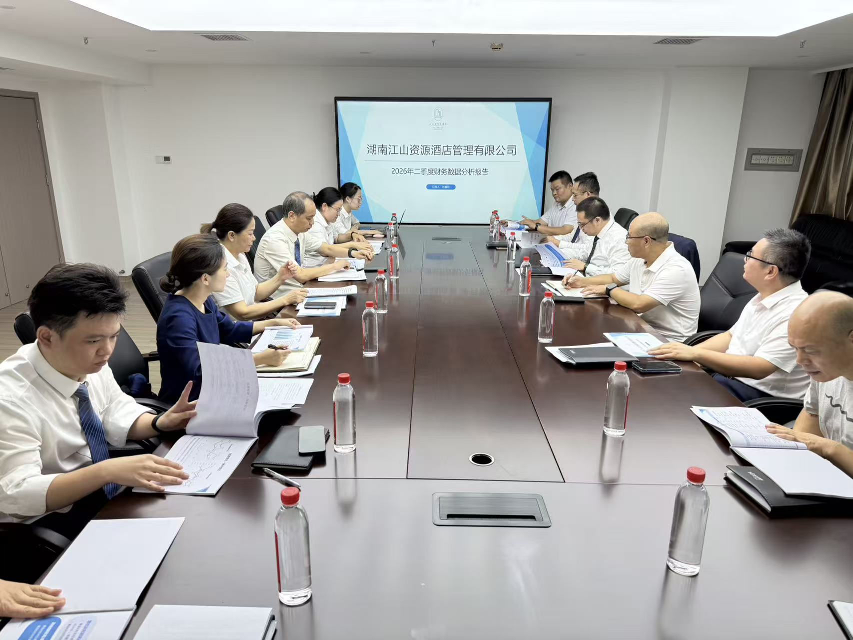凝心聚力谋发展 锚定目标提质效 ——江山国际大酒店召开2026年上半年经营活动分析会
